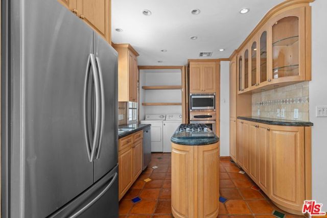 7024 Kittyhawk Avenue, Los Angeles, CA 90045