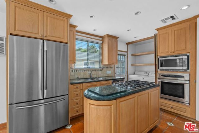 7024 Kittyhawk Avenue, Los Angeles, CA 90045