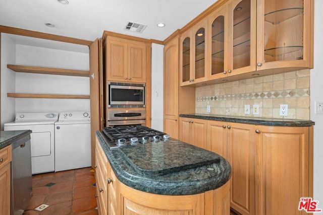 7024 Kittyhawk Avenue, Los Angeles, CA 90045