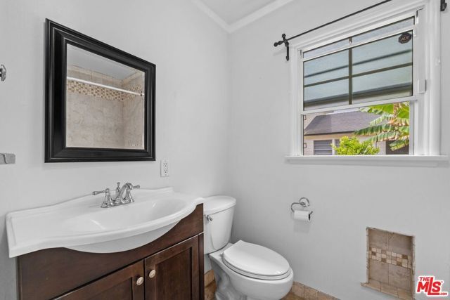 7024 Kittyhawk Avenue, Los Angeles, CA 90045