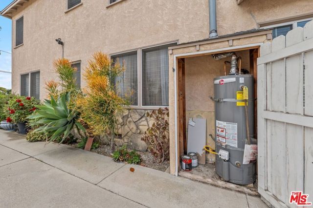 7024 Kittyhawk Avenue, Los Angeles, CA 90045