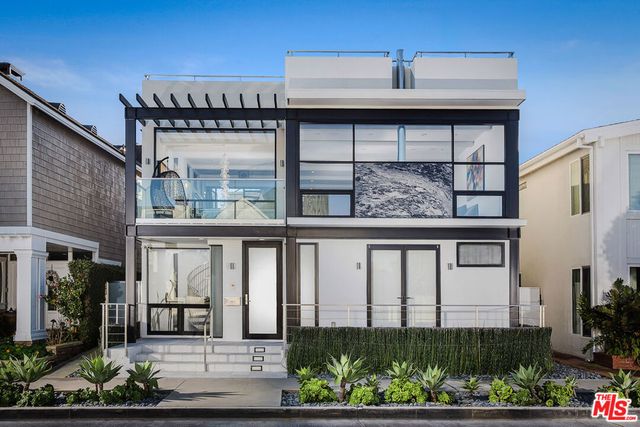 2105 E Balboa Boulevard, Newport Beach, CA 92661