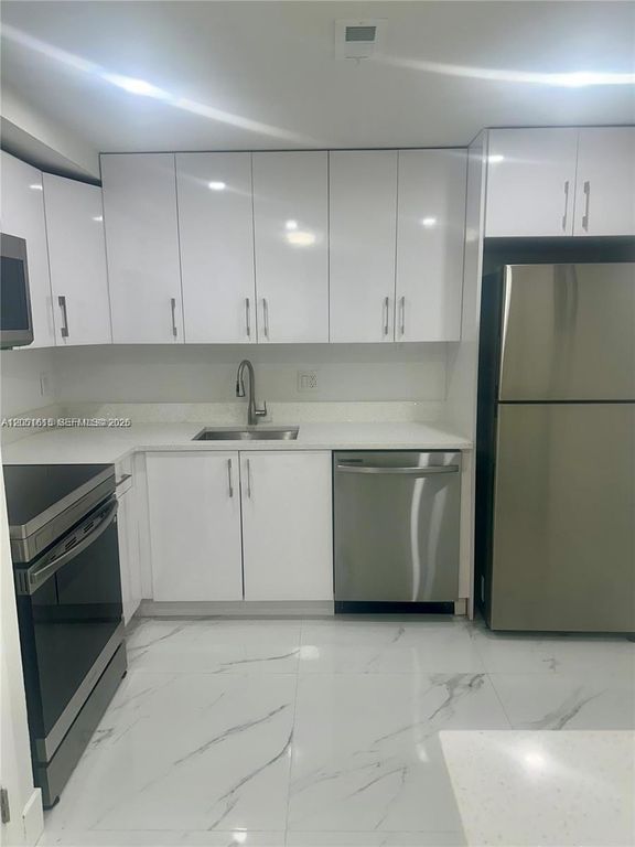 4166 Inverrary Dr 210, Lauderhill, FL 33319