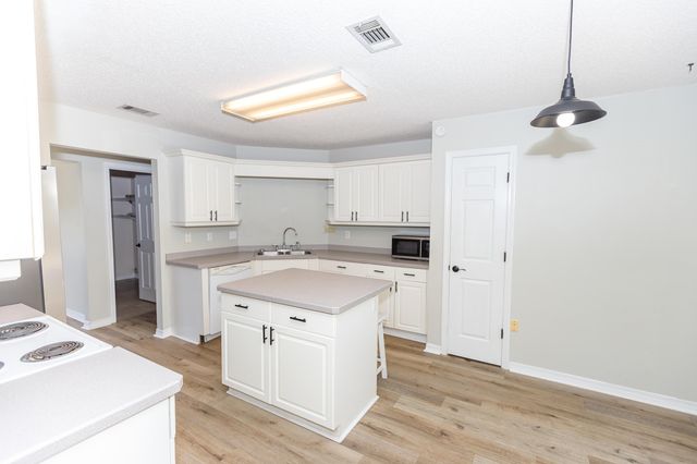 1305 Jefferyscot Court, Crestview, FL 32536