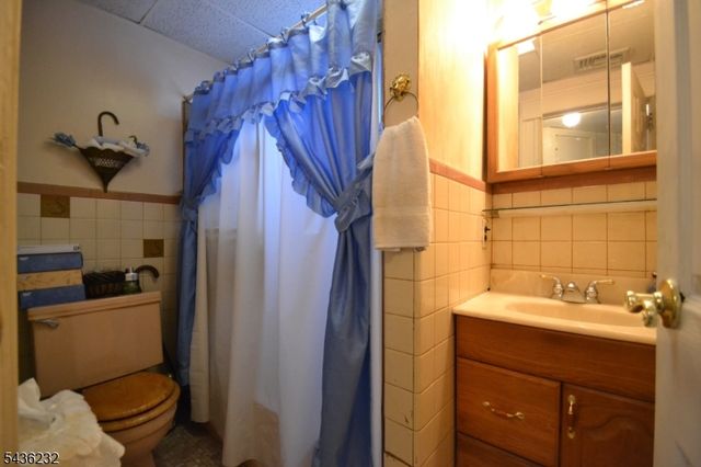 82 Christie Ave, Clifton City, NJ 07011