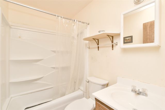 1717 Oak Tree Drive, Denton, TX 76209