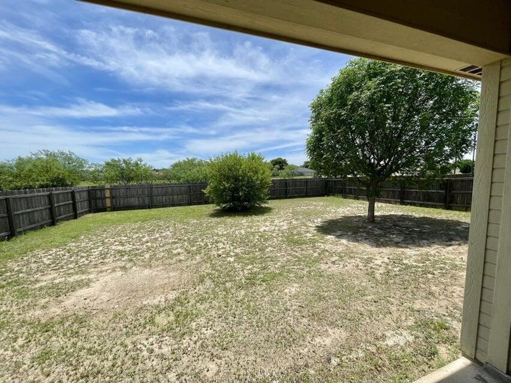 Image 11 of property listing at 2805 Mcgill Boulevard, San Angelo, TX 76905