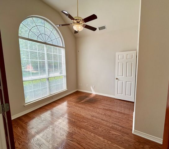 409 Crestview Point Drive, Lewisville, TX 75067
