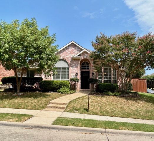 409 Crestview Point Drive, Lewisville, TX 75067
