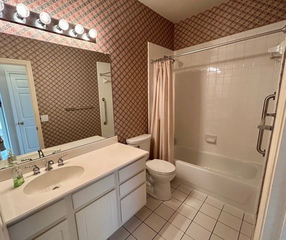 409 Crestview Point Drive, Lewisville, TX 75067