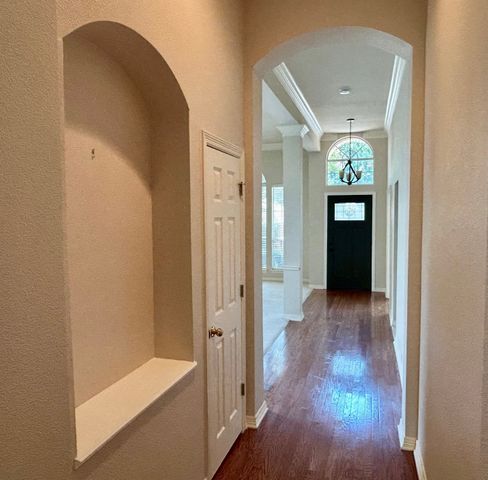409 Crestview Point Drive, Lewisville, TX 75067