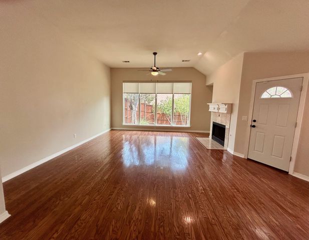409 Crestview Point Drive, Lewisville, TX 75067