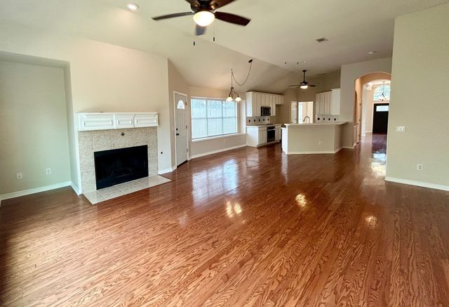 409 Crestview Point Drive, Lewisville, TX 75067