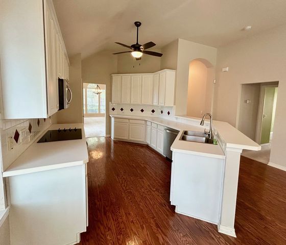 409 Crestview Point Drive, Lewisville, TX 75067