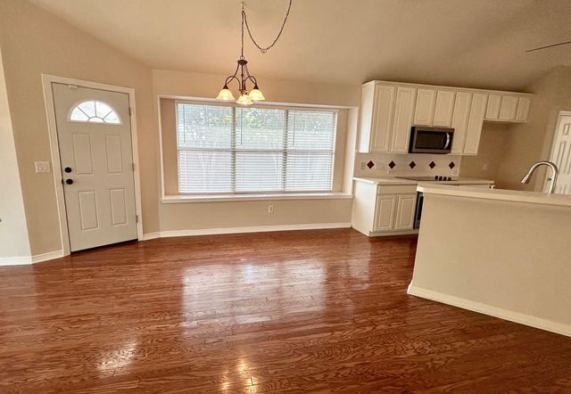 409 Crestview Point Drive, Lewisville, TX 75067