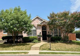 409 Crestview Point Drive, Lewisville, TX 75067
