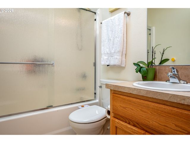 8211 Se 45TH Ave, Portland, OR 97206