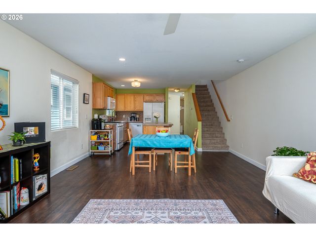 8211 Se 45TH Ave, Portland, OR 97206