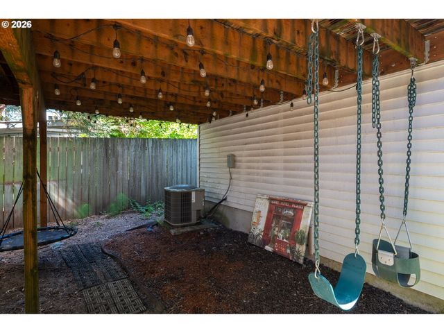 8211 Se 45TH Ave, Portland, OR 97206