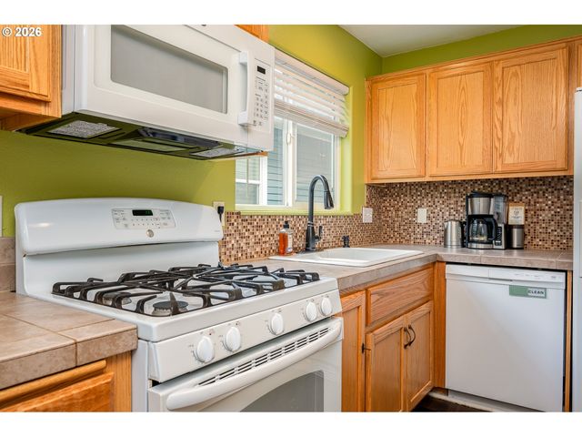 8211 Se 45TH Ave, Portland, OR 97206