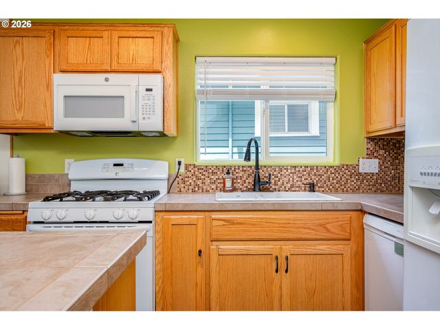 8211 Se 45TH Ave, Portland, OR 97206