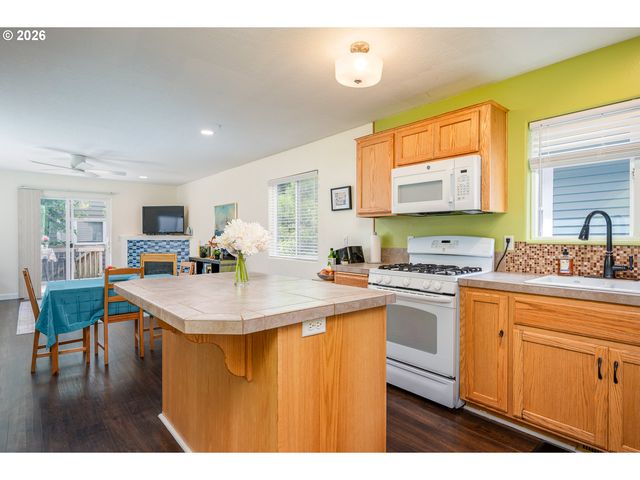 8211 Se 45TH Ave, Portland, OR 97206