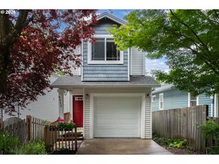 8211 Se 45TH Ave, Portland, OR 97206