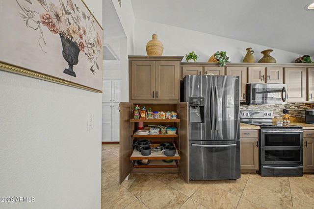 9117 W TONTO Lane, Peoria, AZ 85382