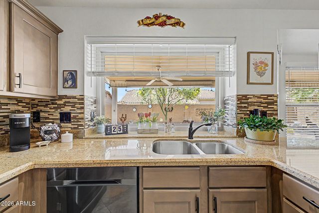 9117 W TONTO Lane, Peoria, AZ 85382