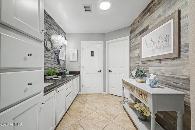 9117 W TONTO Lane, Peoria, AZ 85382