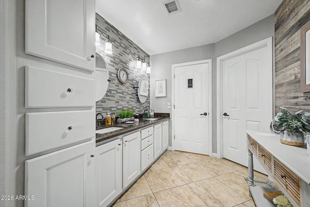 9117 W TONTO Lane, Peoria, AZ 85382