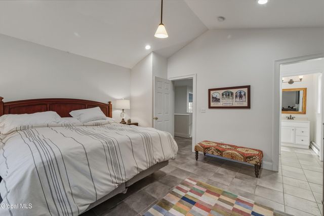 15 Thoroughbred Drive, Saratoga Springs, NY 12866