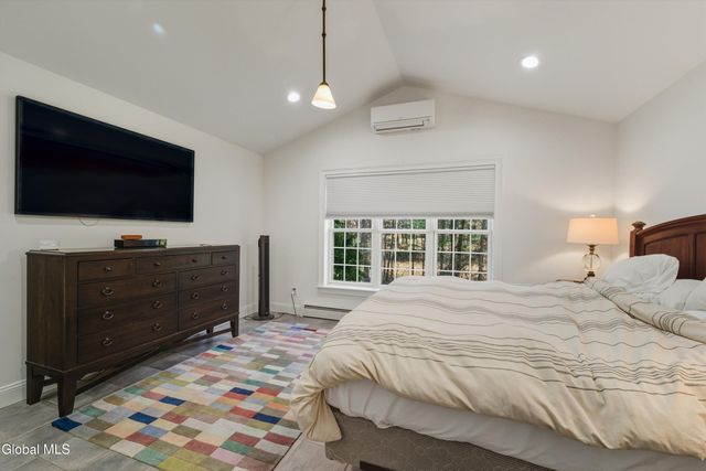 15 Thoroughbred Drive, Saratoga Springs, NY 12866