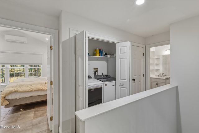 15 Thoroughbred Drive, Saratoga Springs, NY 12866