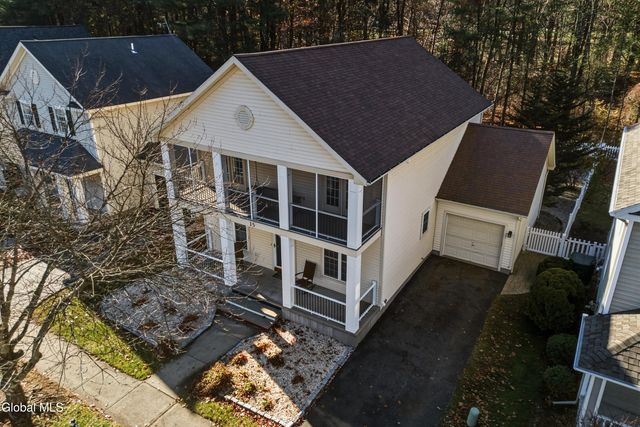 15 Thoroughbred Drive, Saratoga Springs, NY 12866