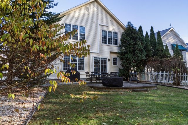 15 Thoroughbred Drive, Saratoga Springs, NY 12866