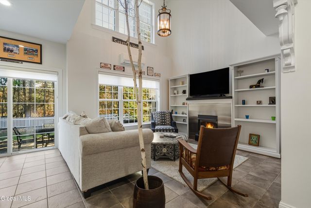 15 Thoroughbred Drive, Saratoga Springs, NY 12866