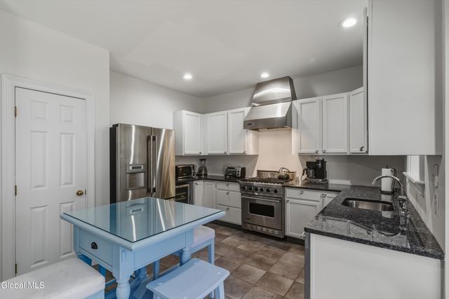 15 Thoroughbred Drive, Saratoga Springs, NY 12866