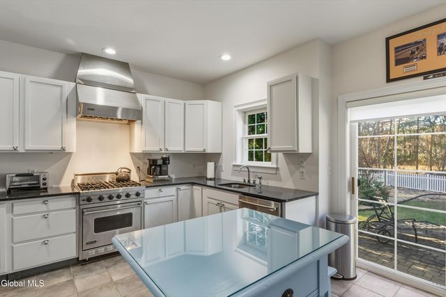 15 Thoroughbred Drive, Saratoga Springs, NY 12866