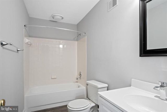 7439 HEATHERFIELD LN, Alexandria, VA 22315
