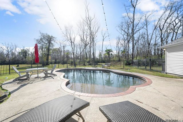 42321 La Hwy 30, Gonzales, LA 70737