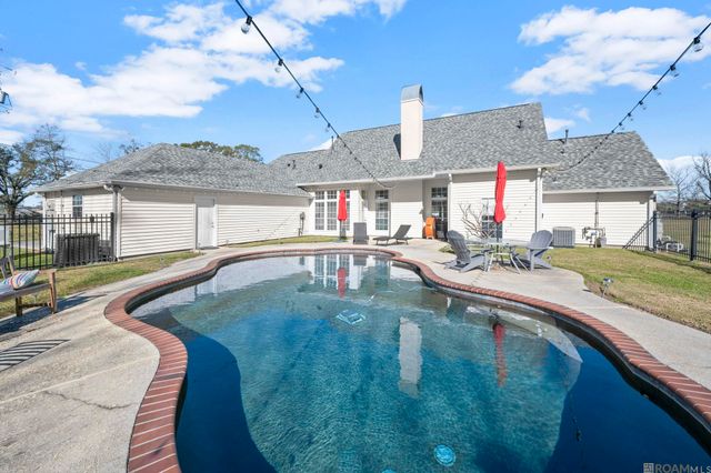 42321 La Hwy 30, Gonzales, LA 70737