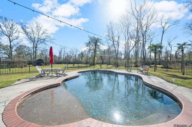 42321 La Hwy 30, Gonzales, LA 70737