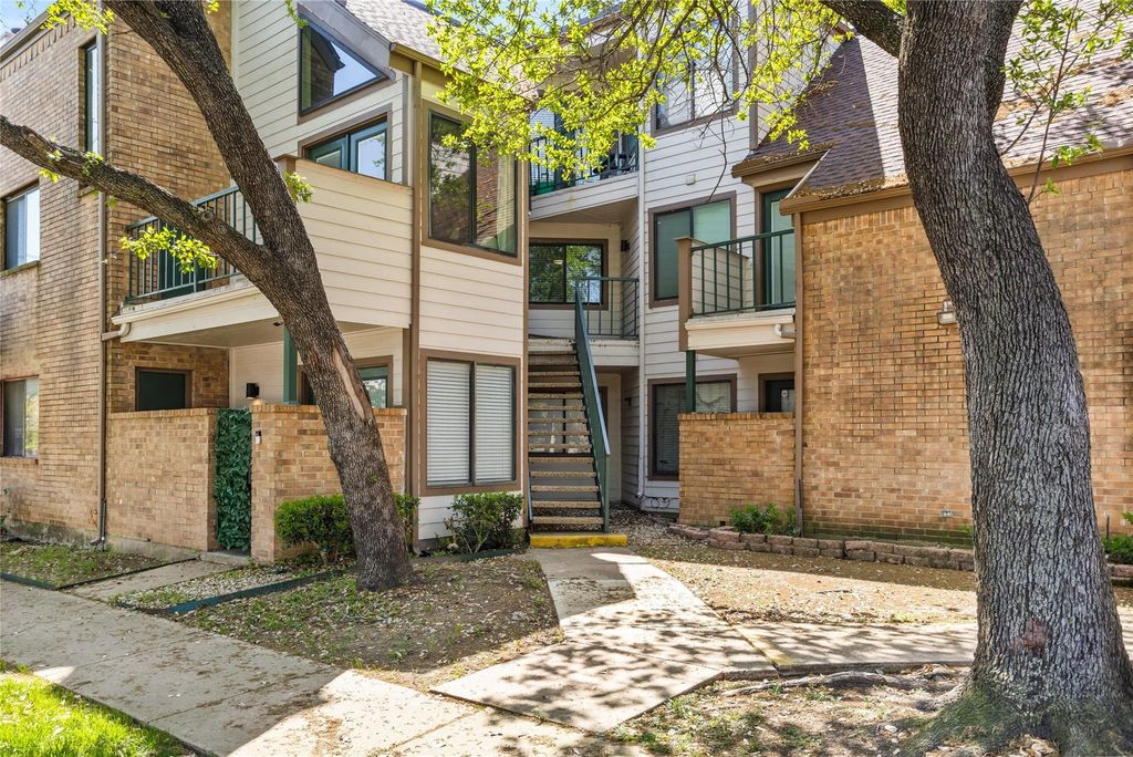 2314 Bamboo Drive I203, Arlington, TX 76006