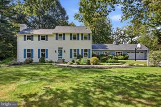 4 GINGERWOOD RD, Malvern, PA 19355