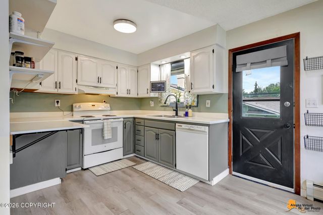 4931 E 5th Avenue, Anchorage, AK 99508