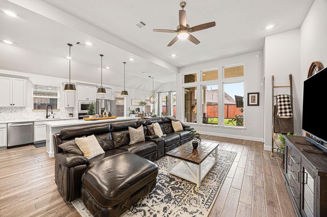 19330 Belmont Stakes Way, Tomball, TX 77377