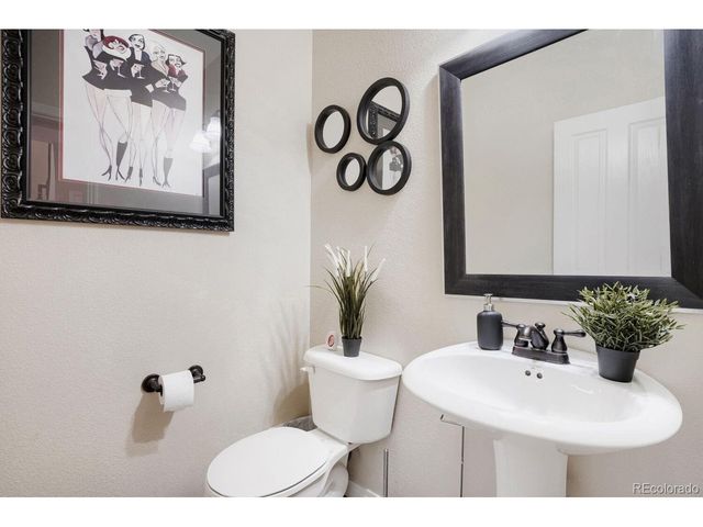 25332 E Indore Dr, Aurora, CO 80016