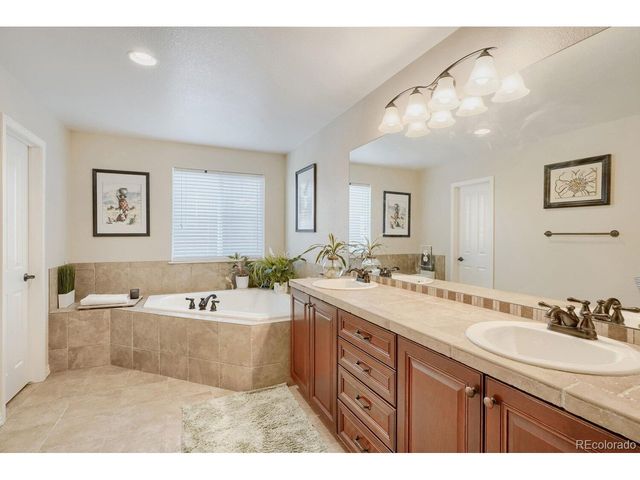 25332 E Indore Dr, Aurora, CO 80016
