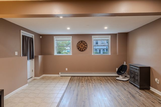 91 Wendell St, Athol, MA 01331